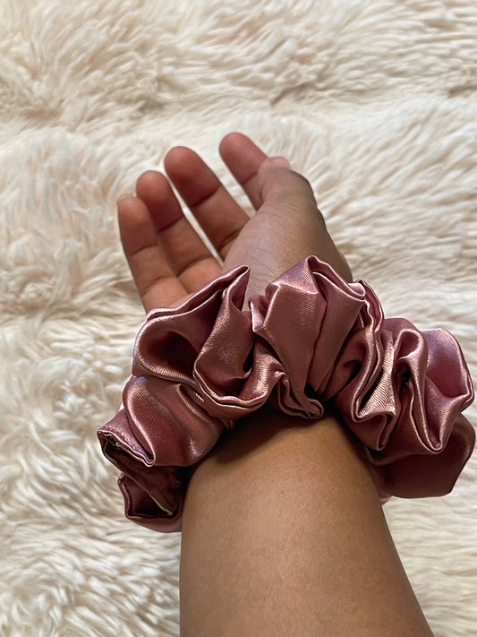 RosΓ© Satin Scrunchie π·β¨