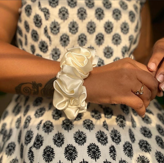 Pearl Satin Scrunchie 🤍✨